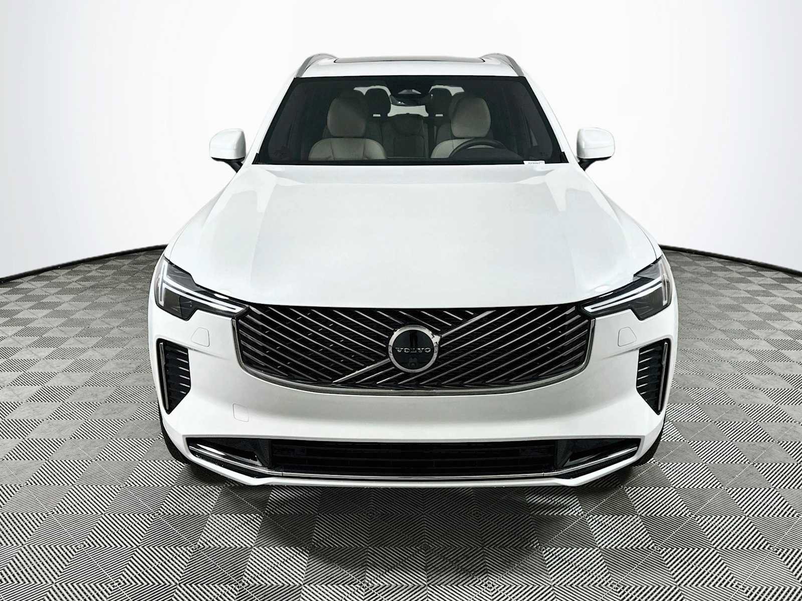 New 2026 Volvo XC90 B5 Plus w/ Protection Package AWD/4WD image 2