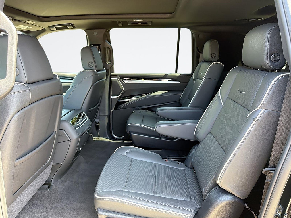 Used 2025 Cadillac Escalade ESV Sport AWD/4WD image 25