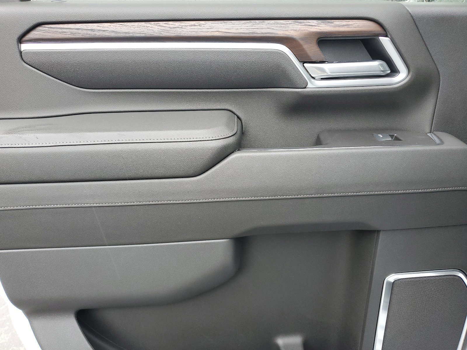 New 2025 GMC Sierra 2500 SLT w/ SLT Premium Package image 15