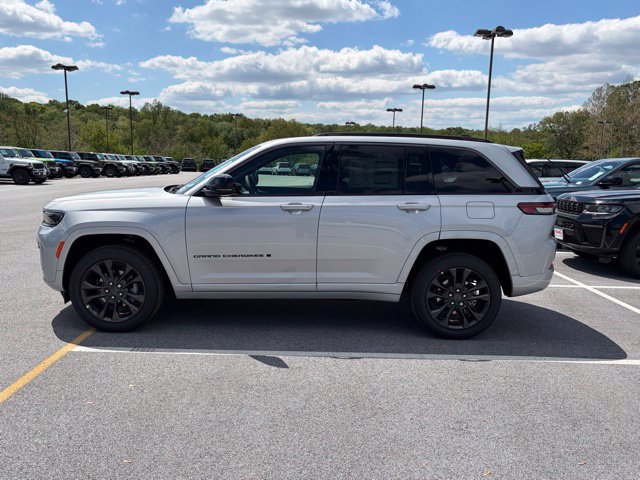 New 2026 Jeep Grand Cherokee Limited AWD/4WD image 4