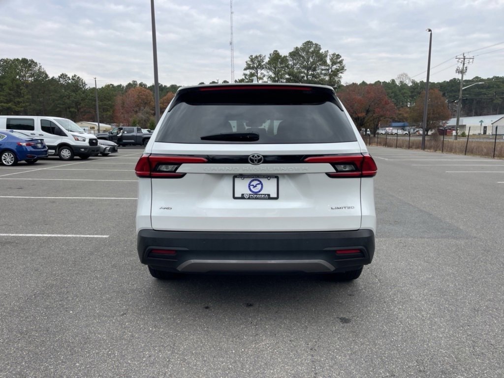 Used 2024 Toyota Grand Highlander Limited image 10