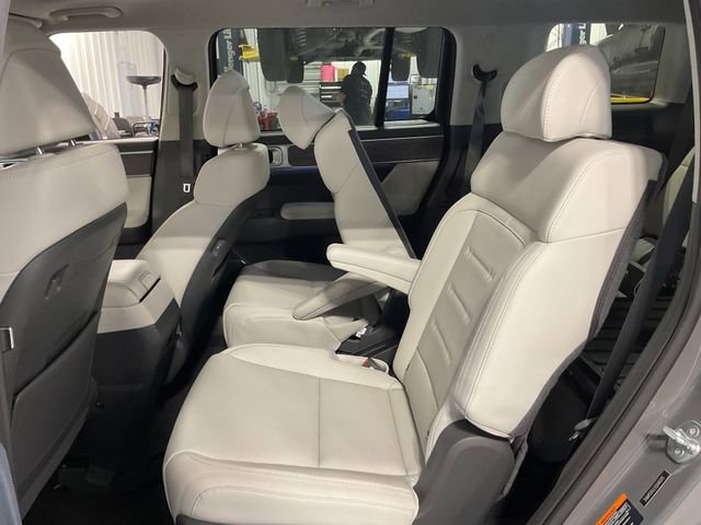 Used 2025 Hyundai Santa Fe Calligraphy image 9