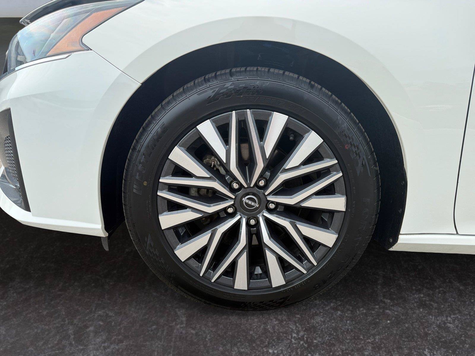 Used 2025 Nissan Altima 2.5 SV FWD image 25