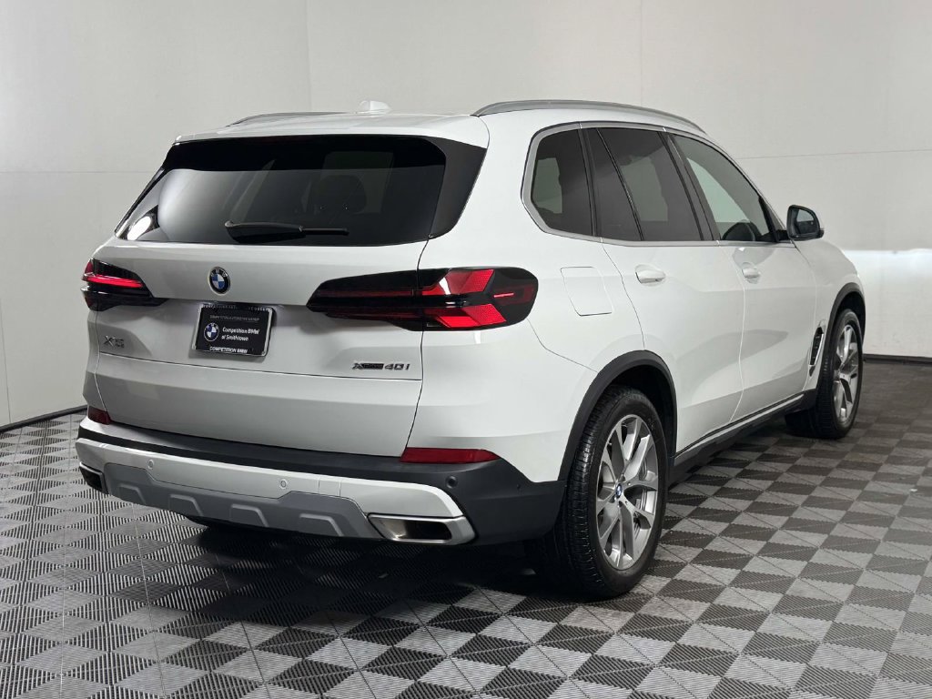 Used 2025 BMW X5 xDrive40i w/ Parking Assistance Package AWD/4WD image 10