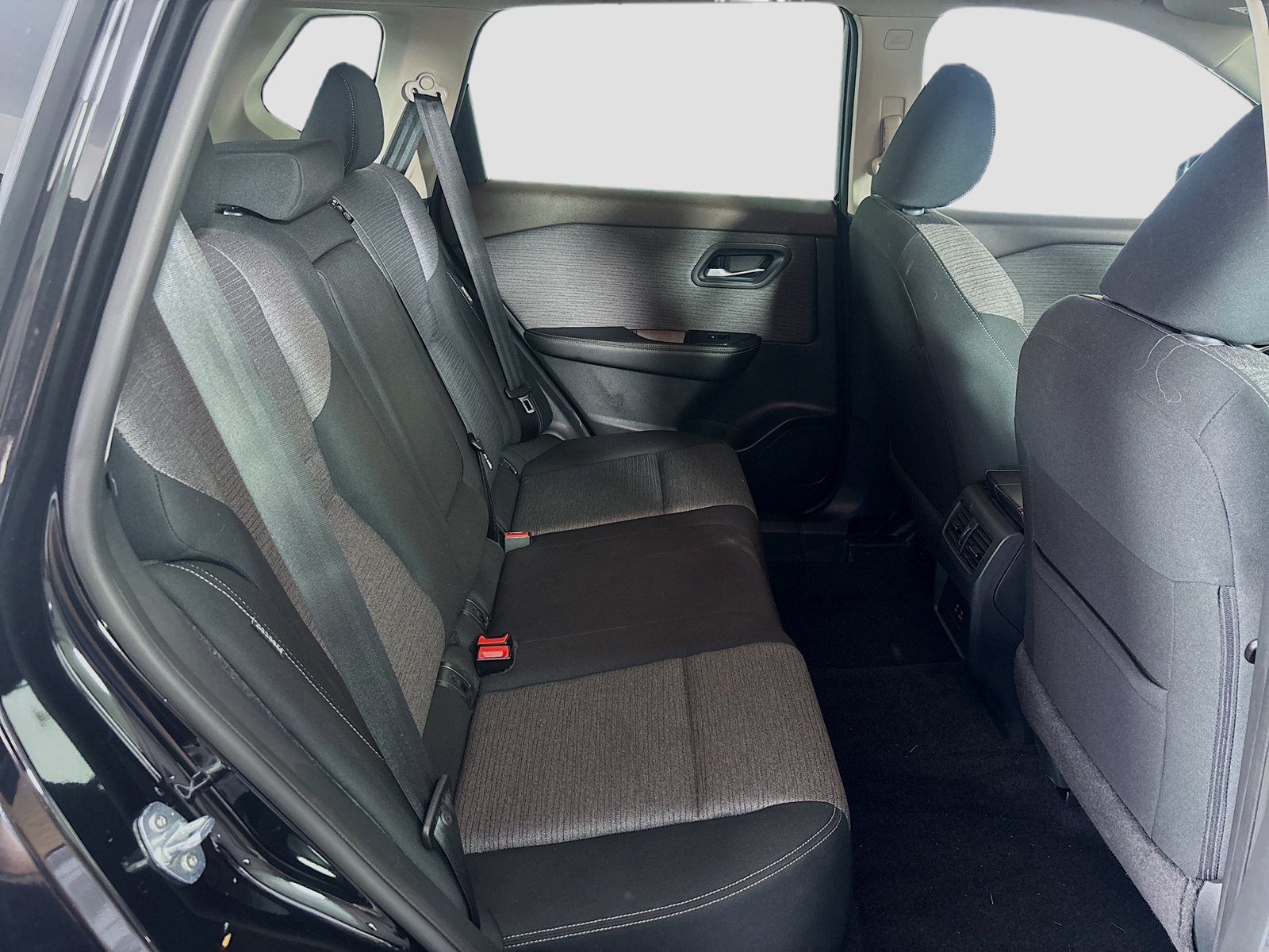 Used 2023 Nissan Rogue SV AWD/4WD image 25