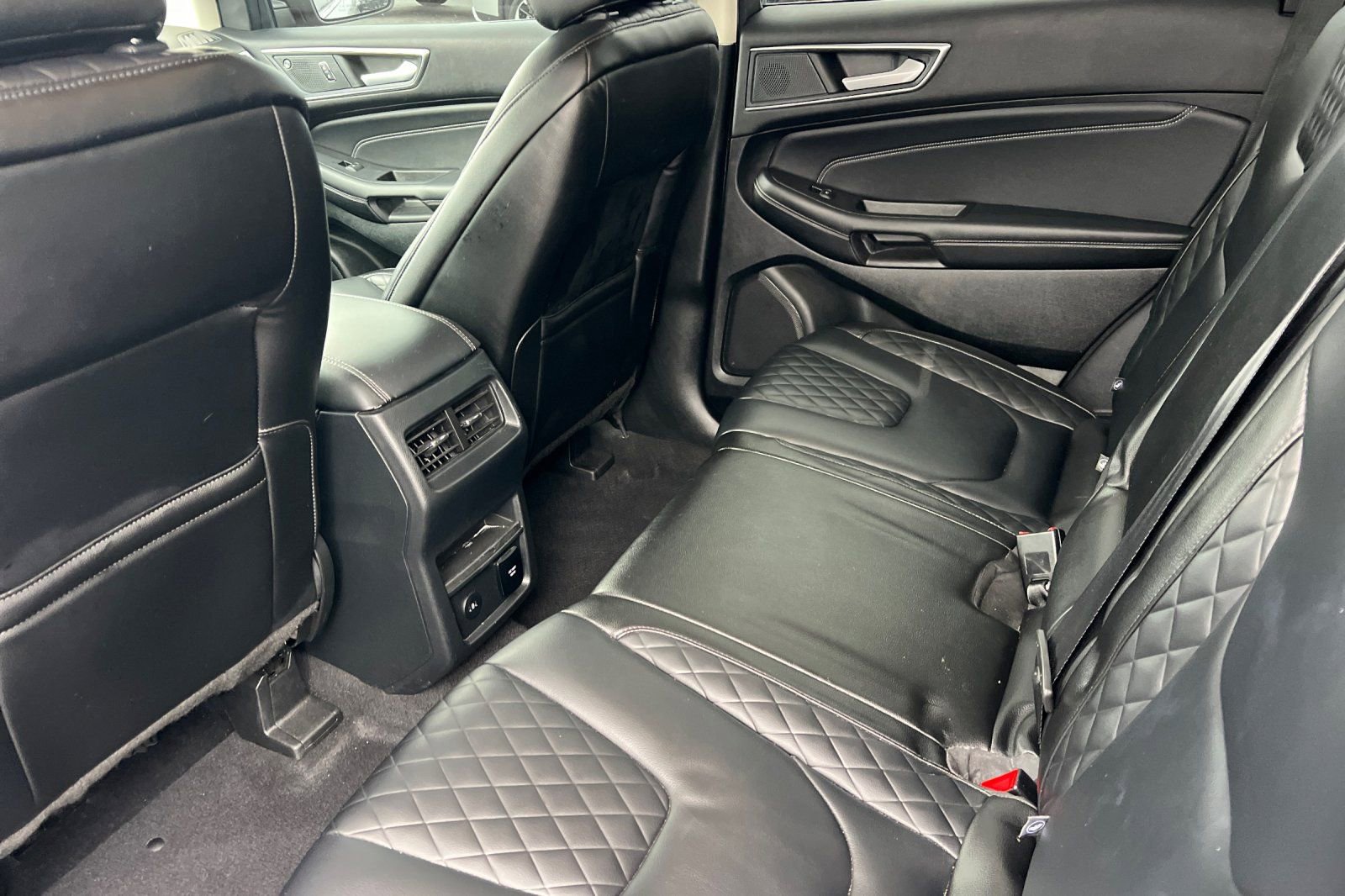 Used 2024 Ford Edge Titanium AWD/4WD image 9