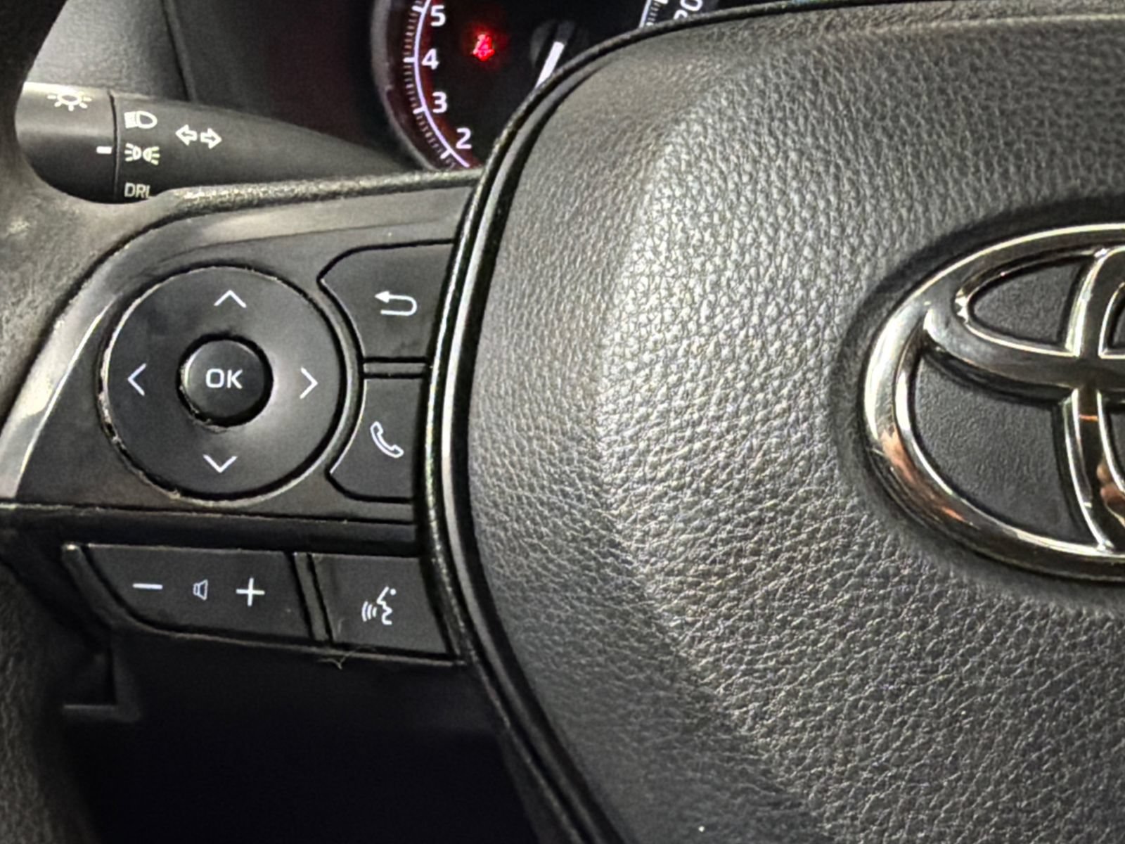 Used 2023 Toyota RAV4 LE AWD/4WD image 16