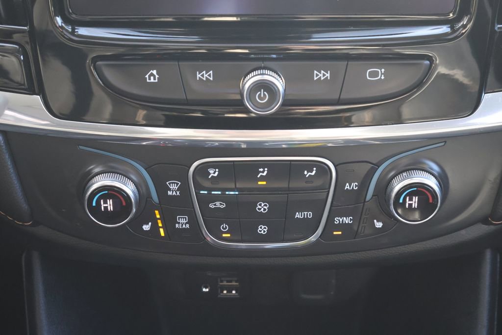 Used 2020 Chevrolet Traverse LT w/ LT Premium Package image 17