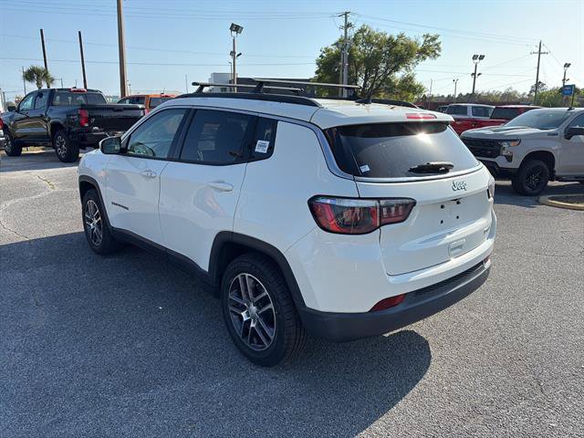 Used 2019 Jeep Compass Latitude w/ Popular Equipment Group FWD image 5