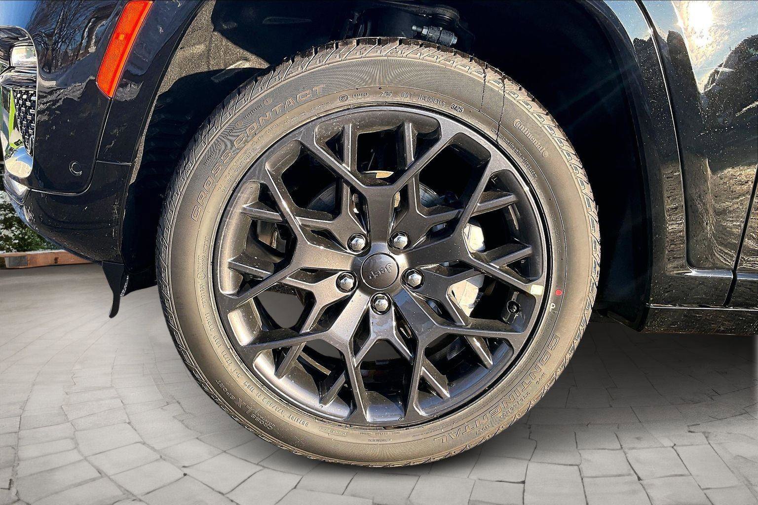 New 2025 Jeep Grand Cherokee Summit image 13