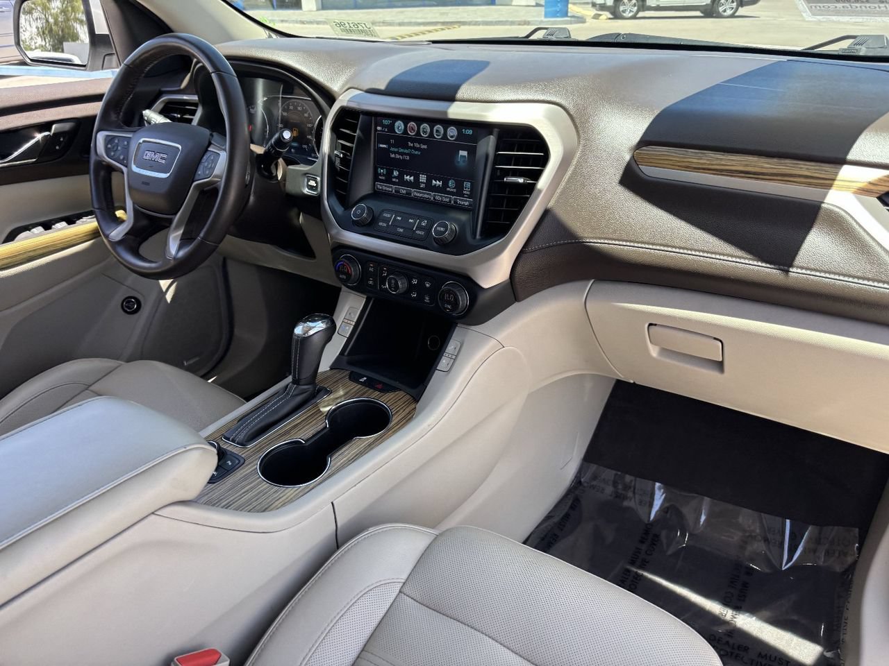 Used 2019 GMC Acadia Denali w/ Technology Package FWD image 10
