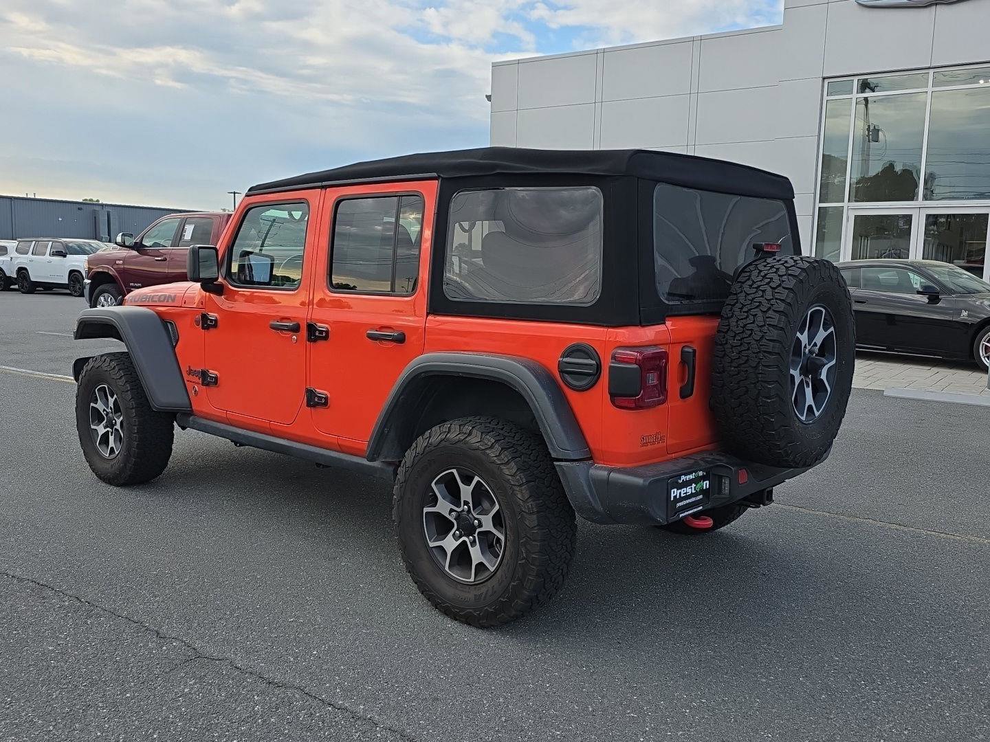 Used 2023 Jeep Wrangler Unlimited Rubicon w/ LED Lighting Group AWD/4WD image 10