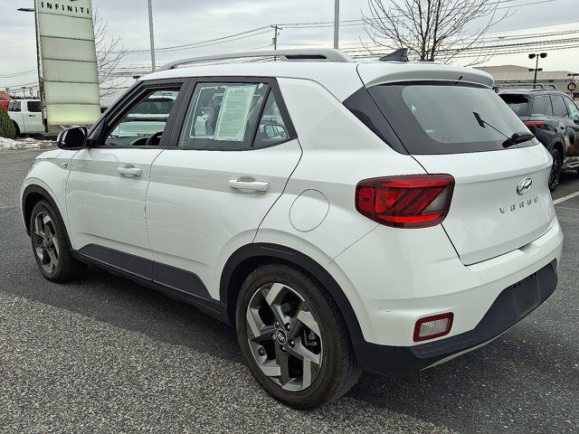 Used 2022 Hyundai Venue SEL image 3