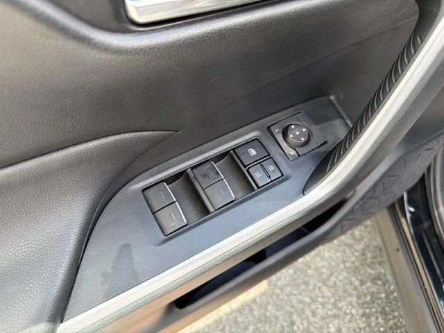 Used 2022 Toyota RAV4 XLE AWD/4WD image 12