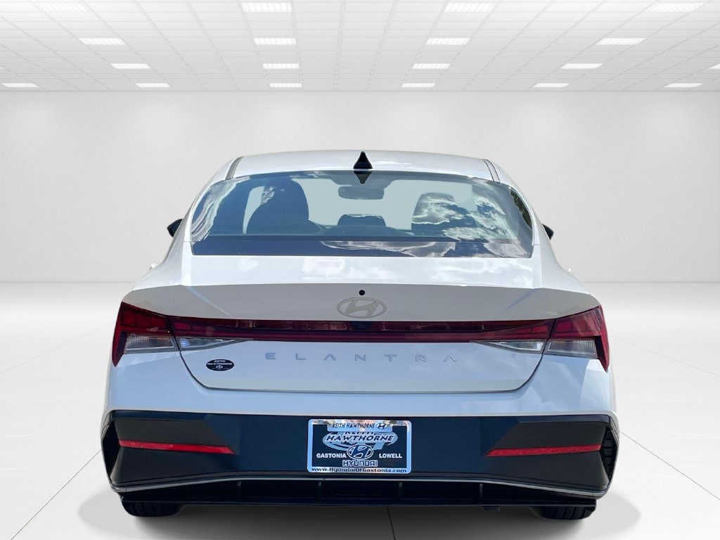 Certified 2025 Hyundai Elantra SEL FWD image 5