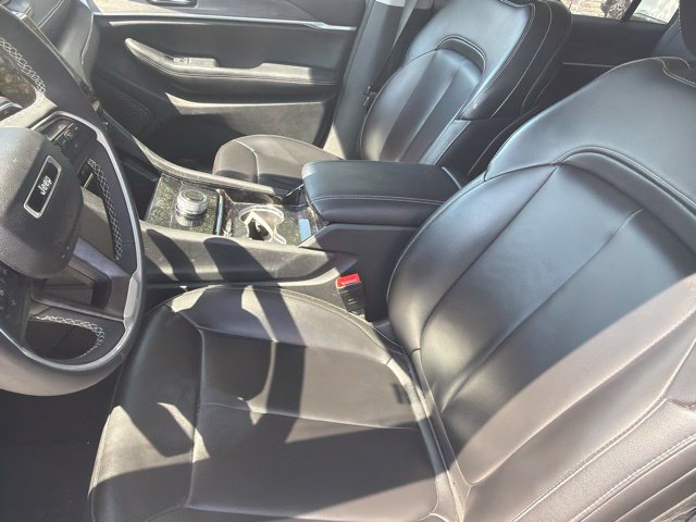 Used 2023 Jeep Grand Cherokee L Limited RWD image 2