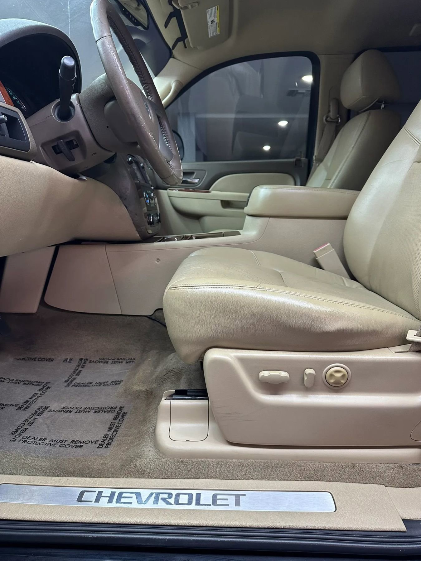 Used 2011 Chevrolet Avalanche LTZ RWD image 13