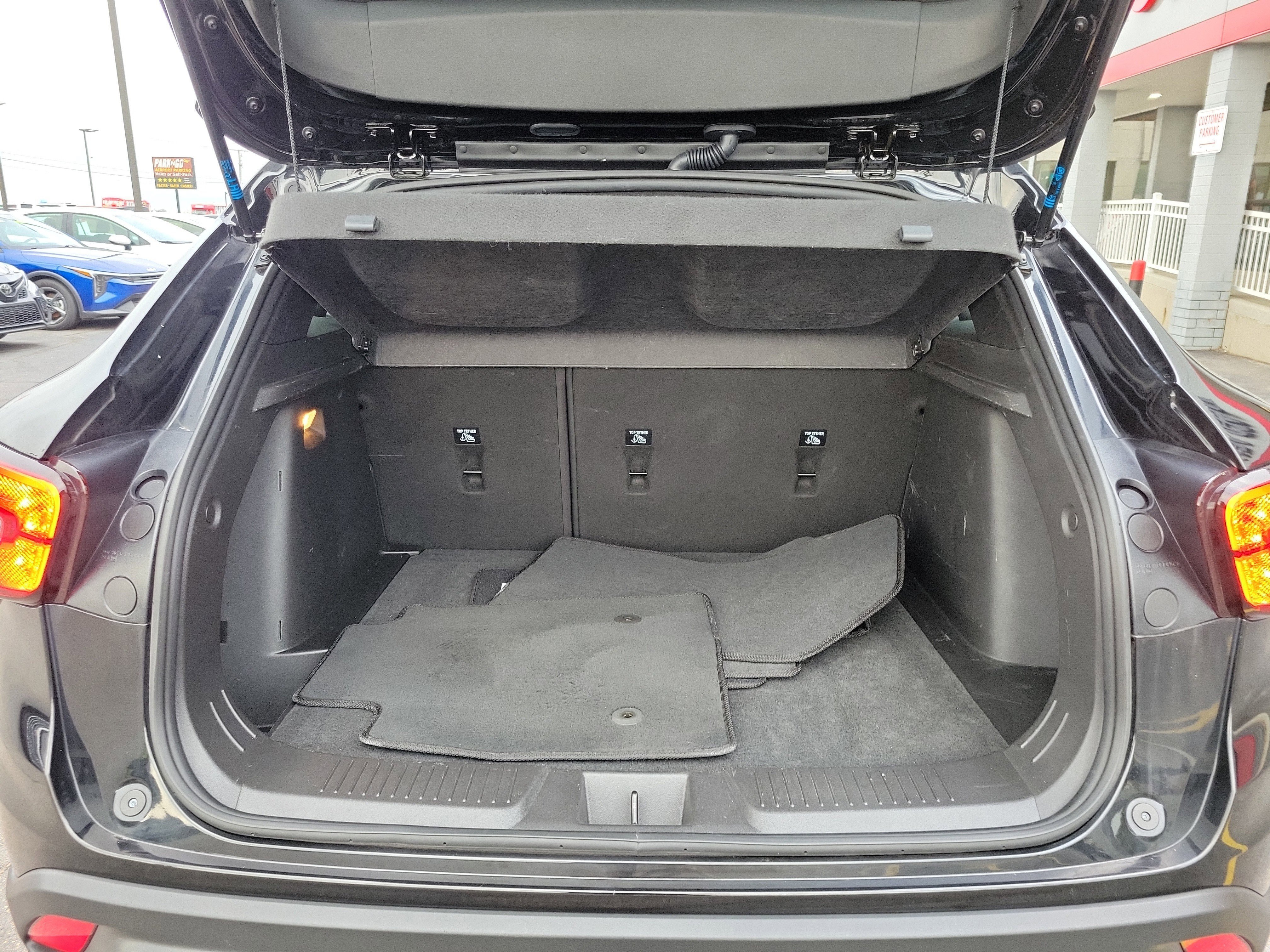 Used 2025 Chevrolet Trax RS FWD image 8