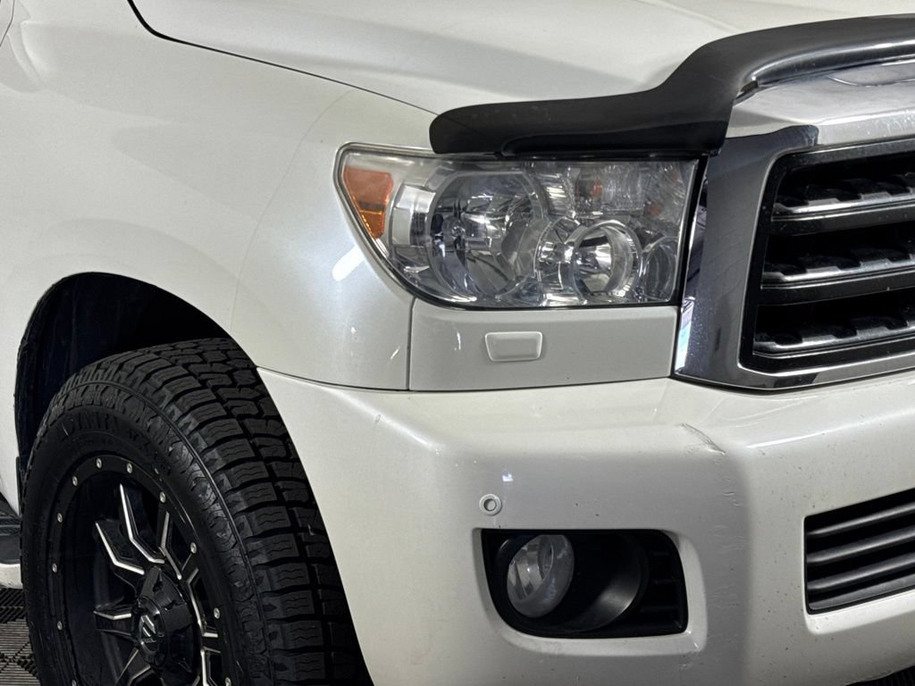 Used 2017 Toyota Sequoia Platinum AWD/4WD image 5