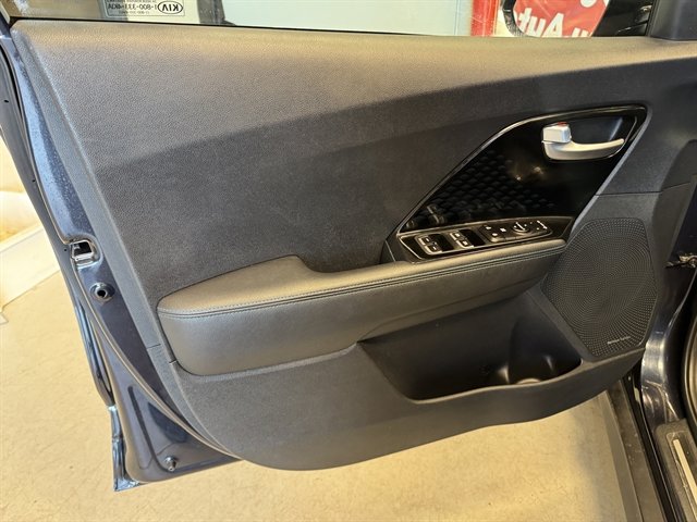 Used 2021 Kia Niro EX Premium w/ Cold Weather Package image 15