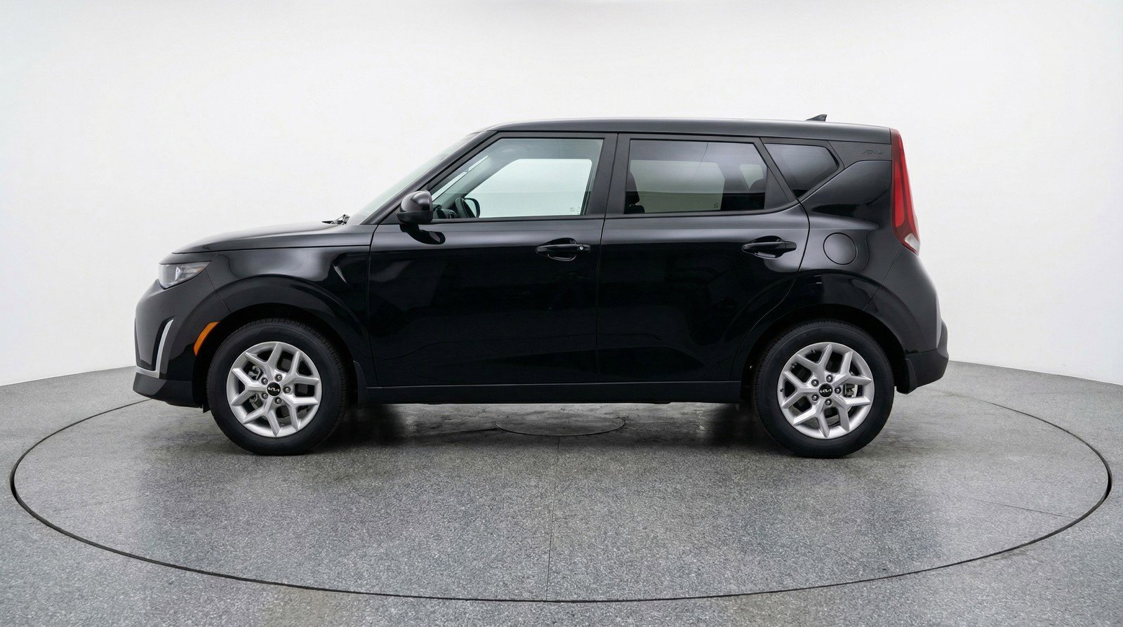 Used 2025 Kia Soul LX w/ LX Technology Package image 5