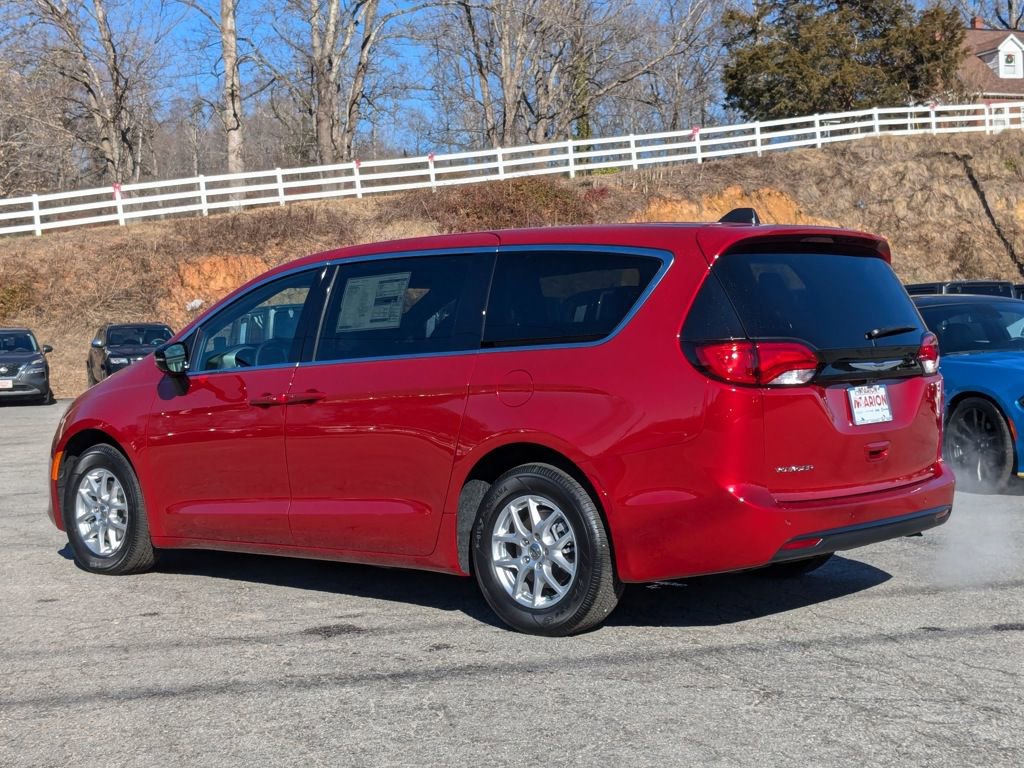 New 2025 Chrysler Voyager LX image 17
