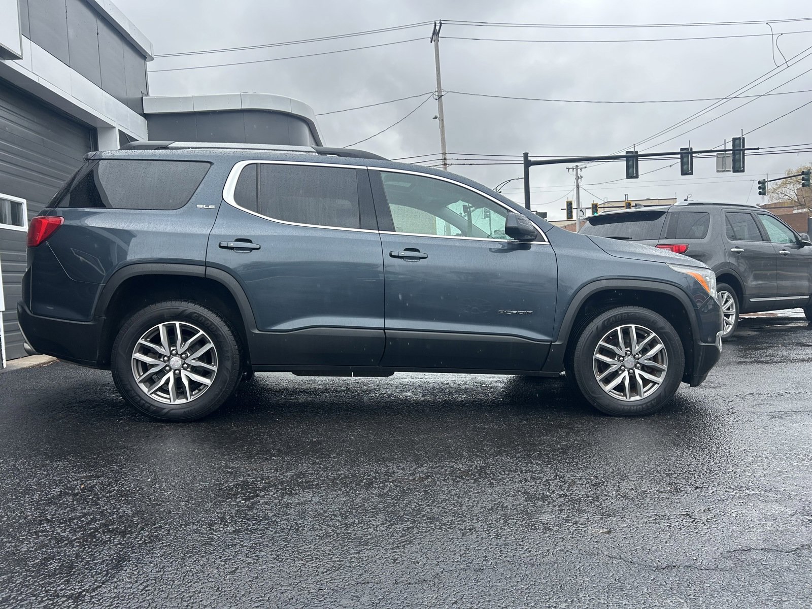 Used 2019 GMC Acadia SLE image 4