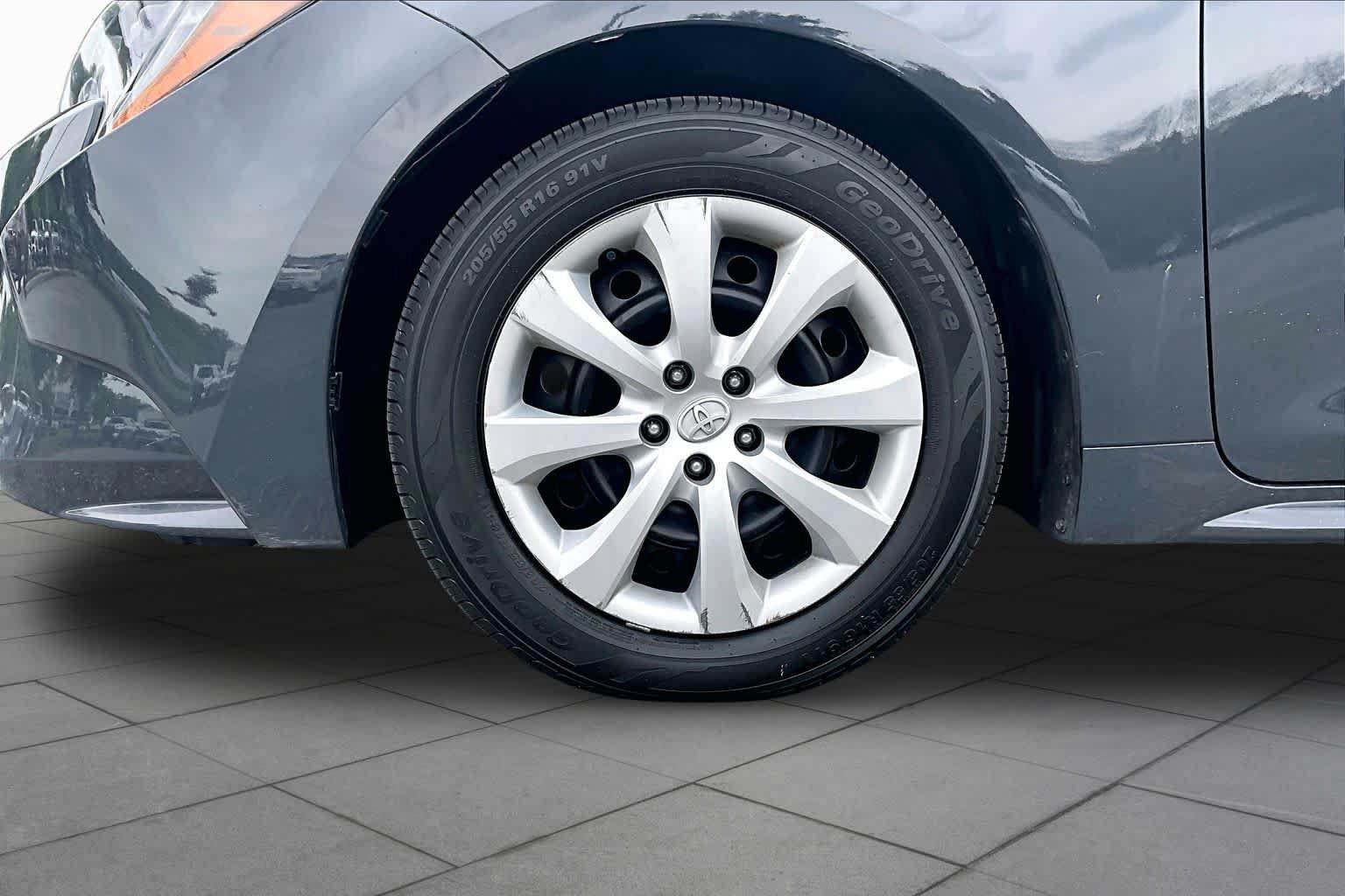 Used 2023 Toyota Corolla LE FWD image 11