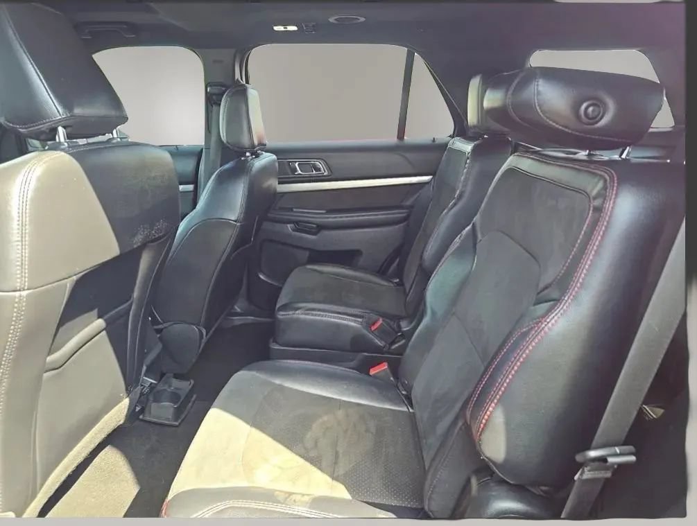 Used 2019 Ford Explorer XLT w/ Equipment Group 202A FWD image 10