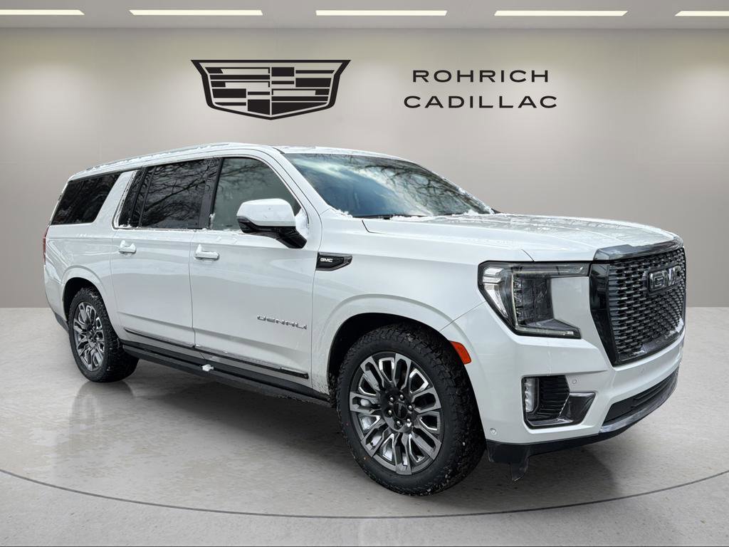 Used 2023 GMC Yukon XL Denali Ultimate image 4