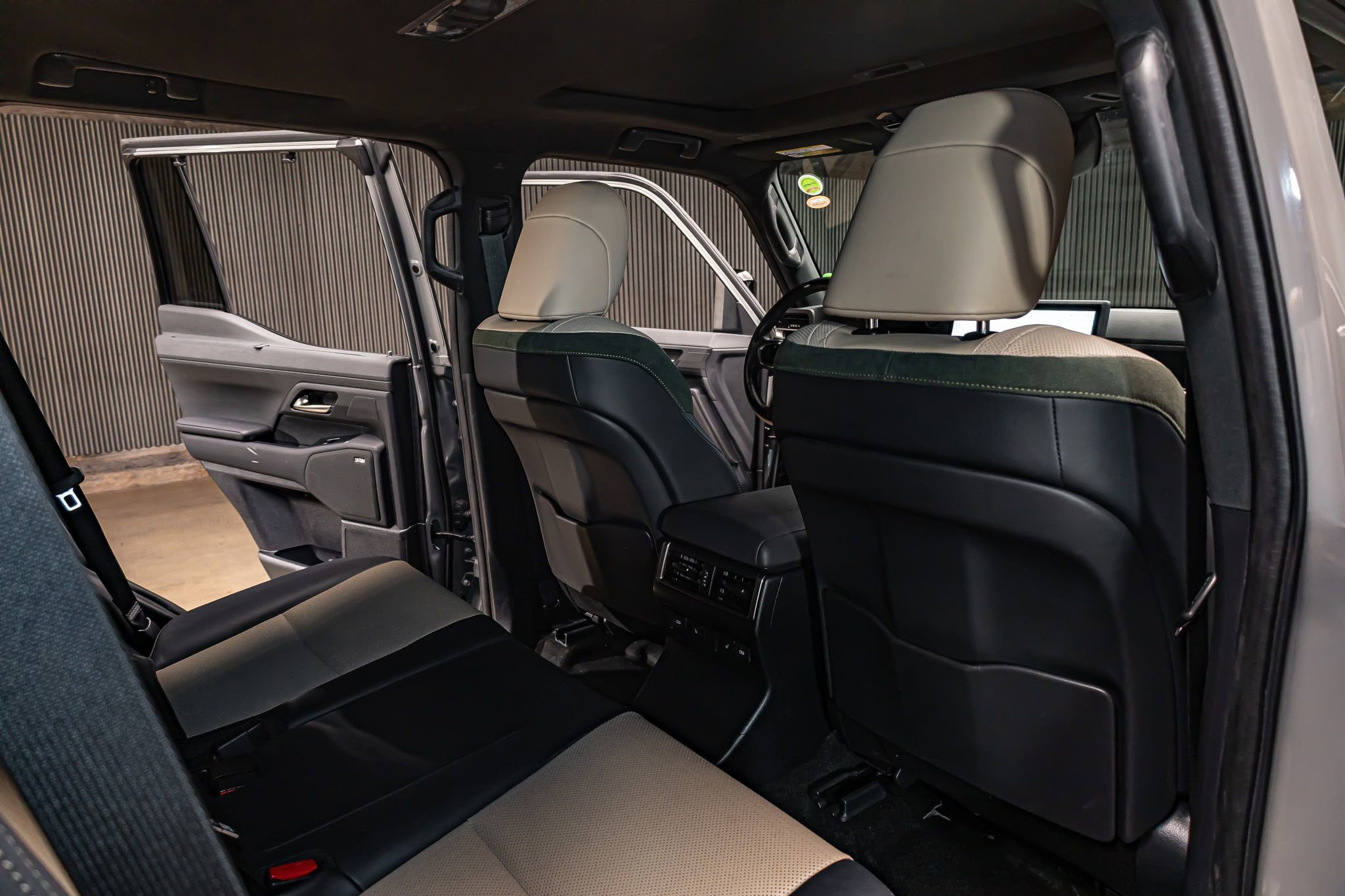 Used 2024 Lexus GX 550 AWD/4WD image 25