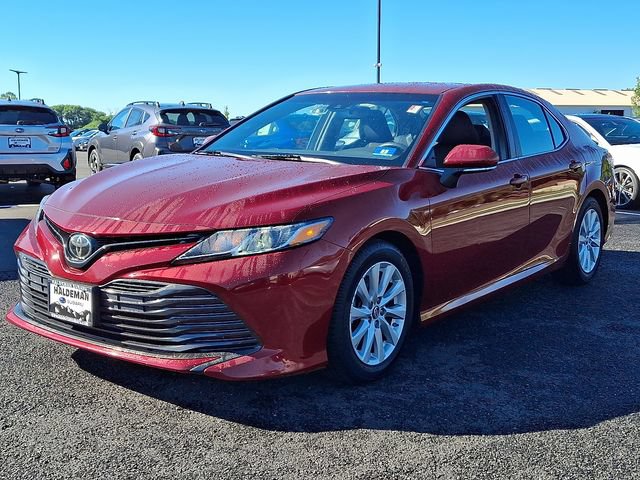Used 2018 Toyota Camry LE w/ Convenience Package FWD image 3