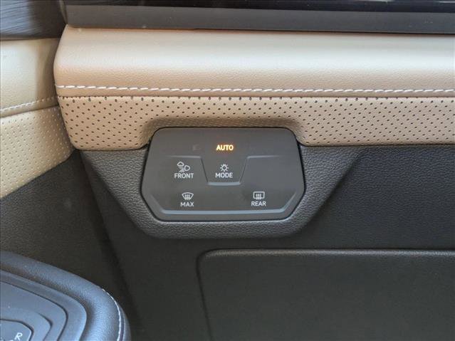 Used 2024 Volkswagen Atlas Cross Sport SE image 17