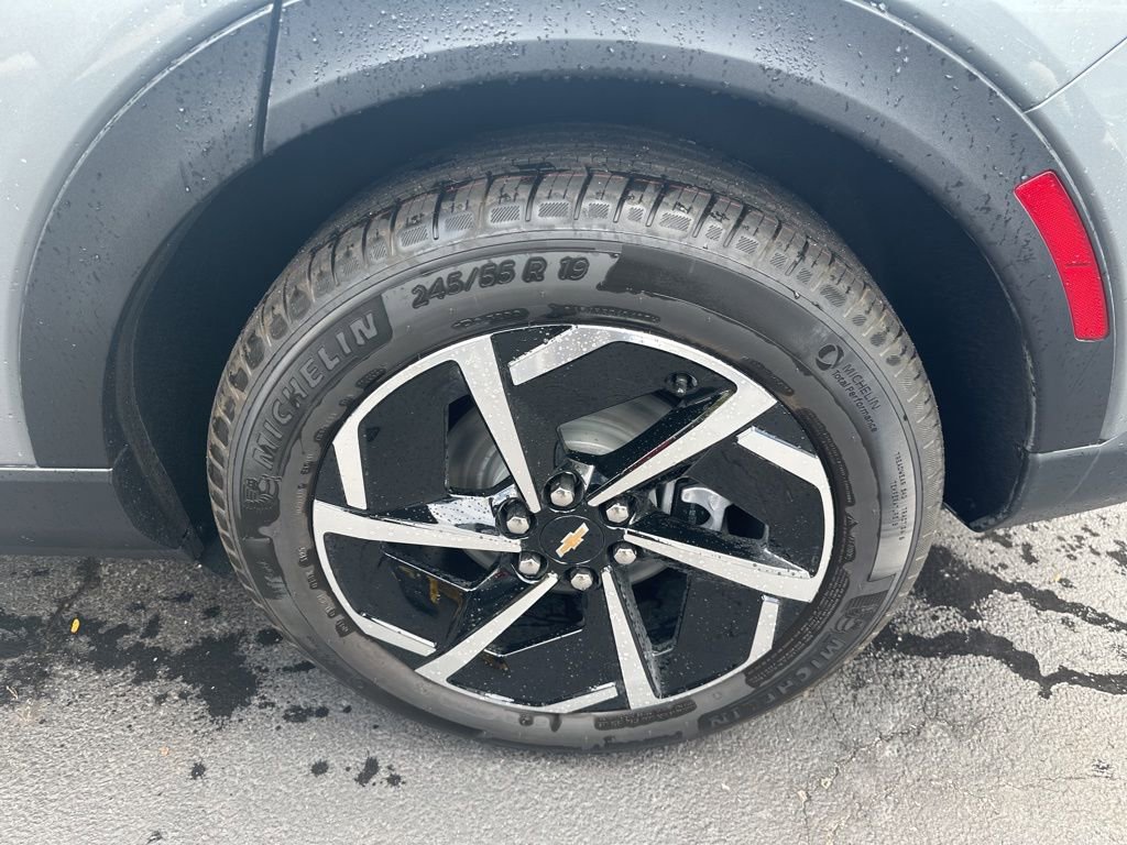 New 2026 Chevrolet Equinox EV LT image 36