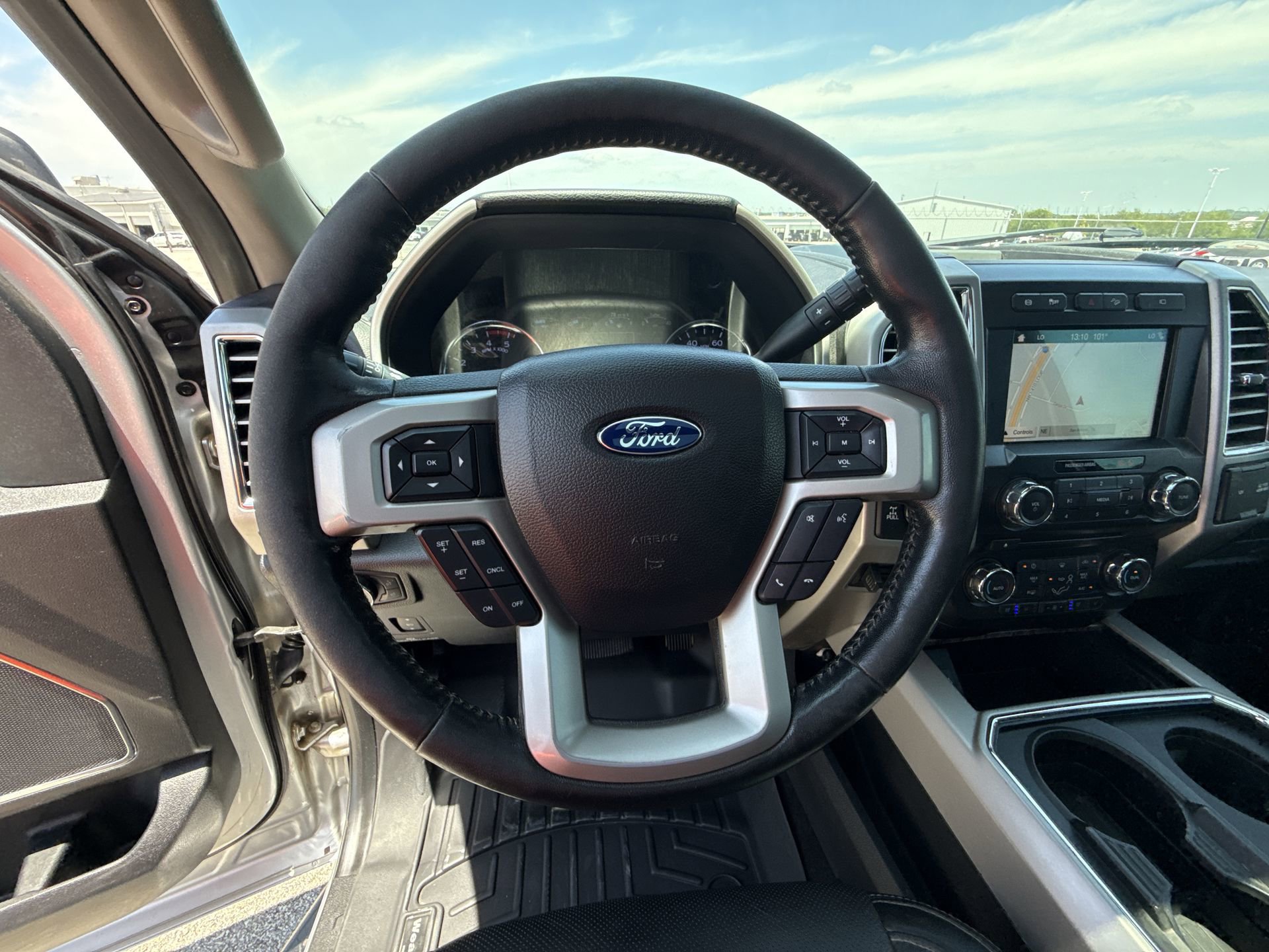 Used 2017 Ford F250 Lariat w/ Lariat Ultimate Package AWD/4WD image 11