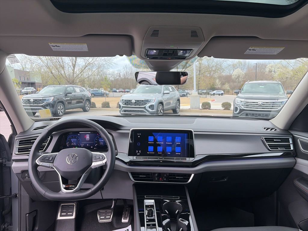 Used 2025 Volkswagen Atlas Peak Edition SE AWD/4WD image 29