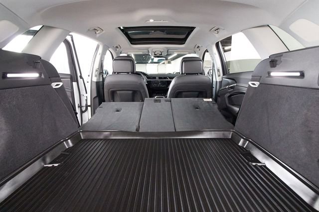 Used 2023 Audi e-tron Premium Plus w/ Premium Plus Package AWD/4WD image 28