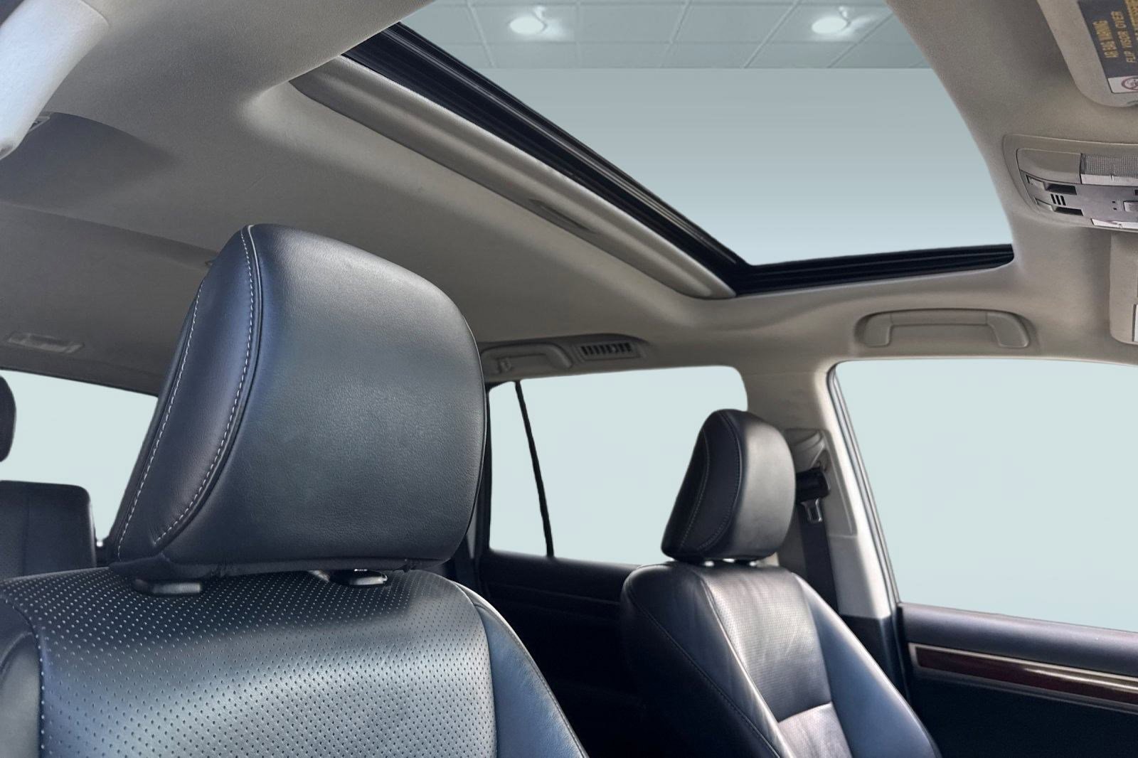 Used 2017 Lexus GX 460 Luxury w/ Preferred Accessory Package image 14