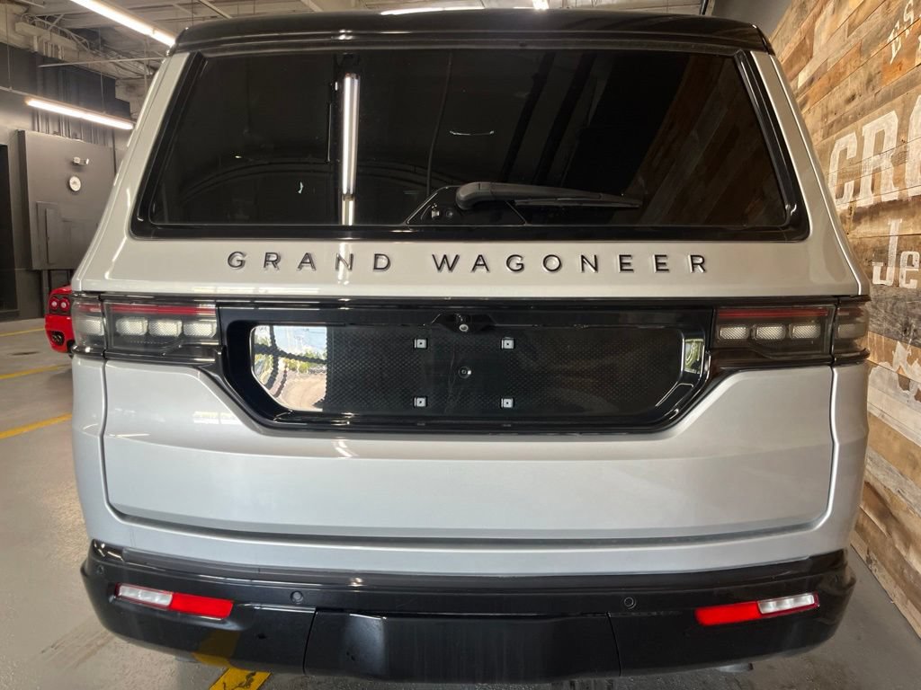 Used 2025 Jeep Grand Wagoneer Series III w/ Rear Seat Video Group 1 AWD/4WD image 2