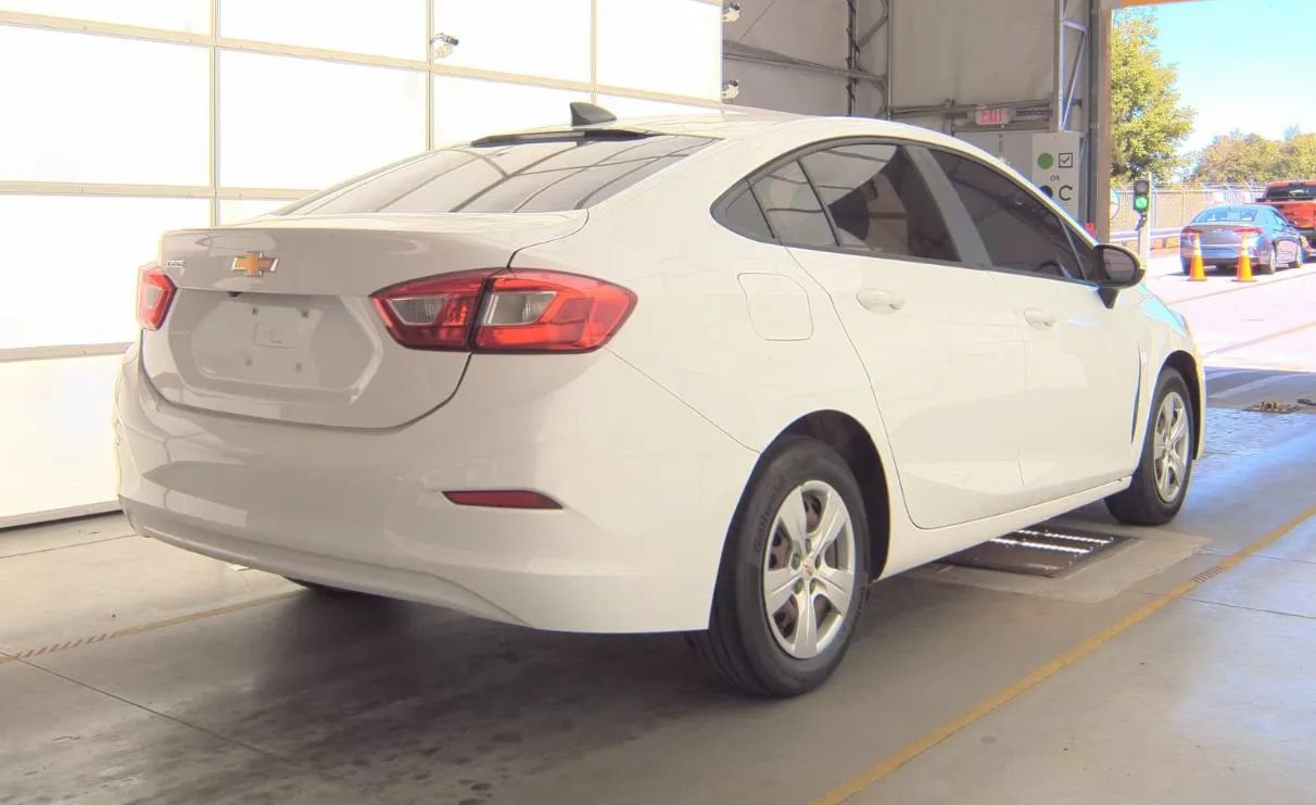 Used 2018 Chevrolet Cruze LS FWD image 3