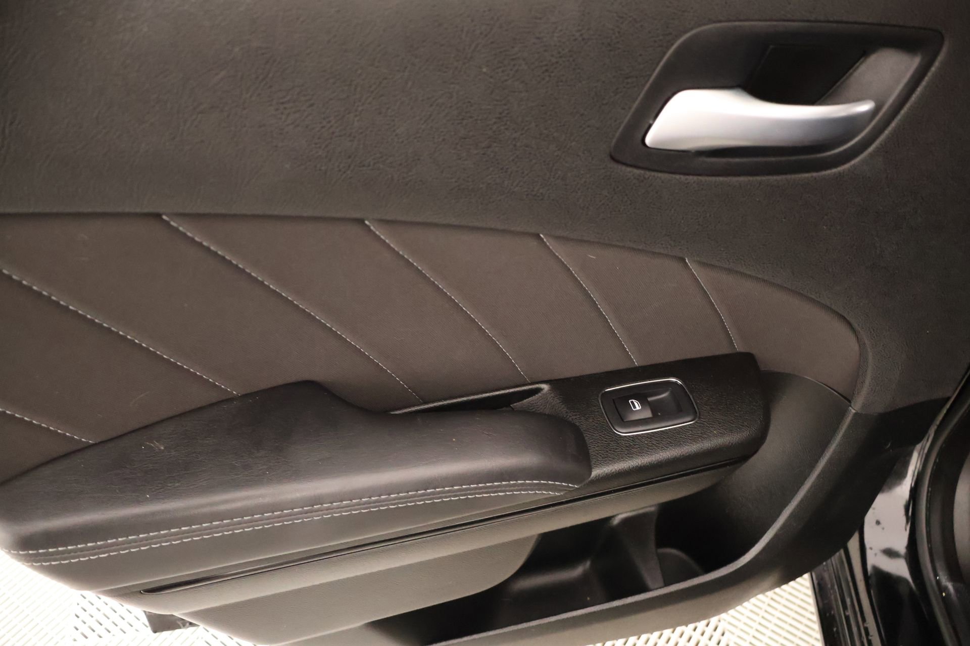 Used 2023 Dodge Charger SXT w/ Blacktop Package RWD image 15