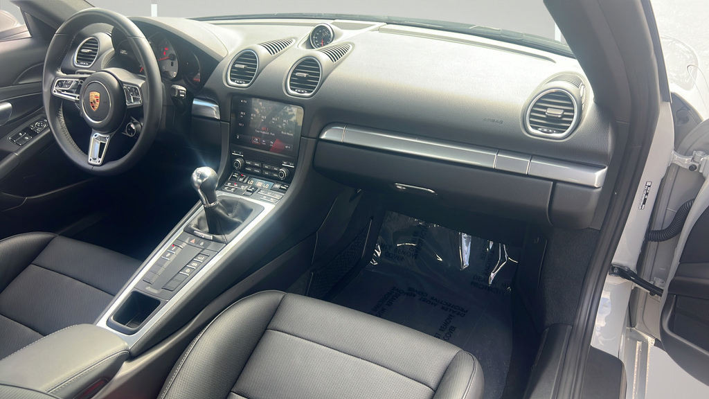 Certified 2025 Porsche 718 Cayman S RWD image 17