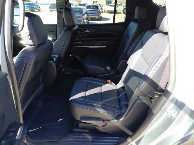 Used 2025 Chevrolet Traverse LT w/ Enhanced Driving Package image 24