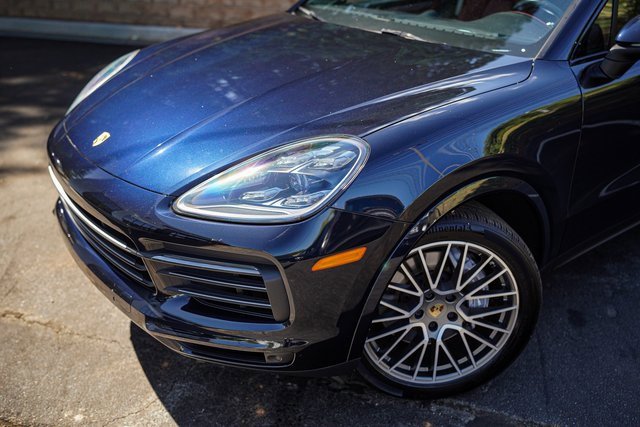 Used 2023 Porsche Cayenne Platinum Edition image 2