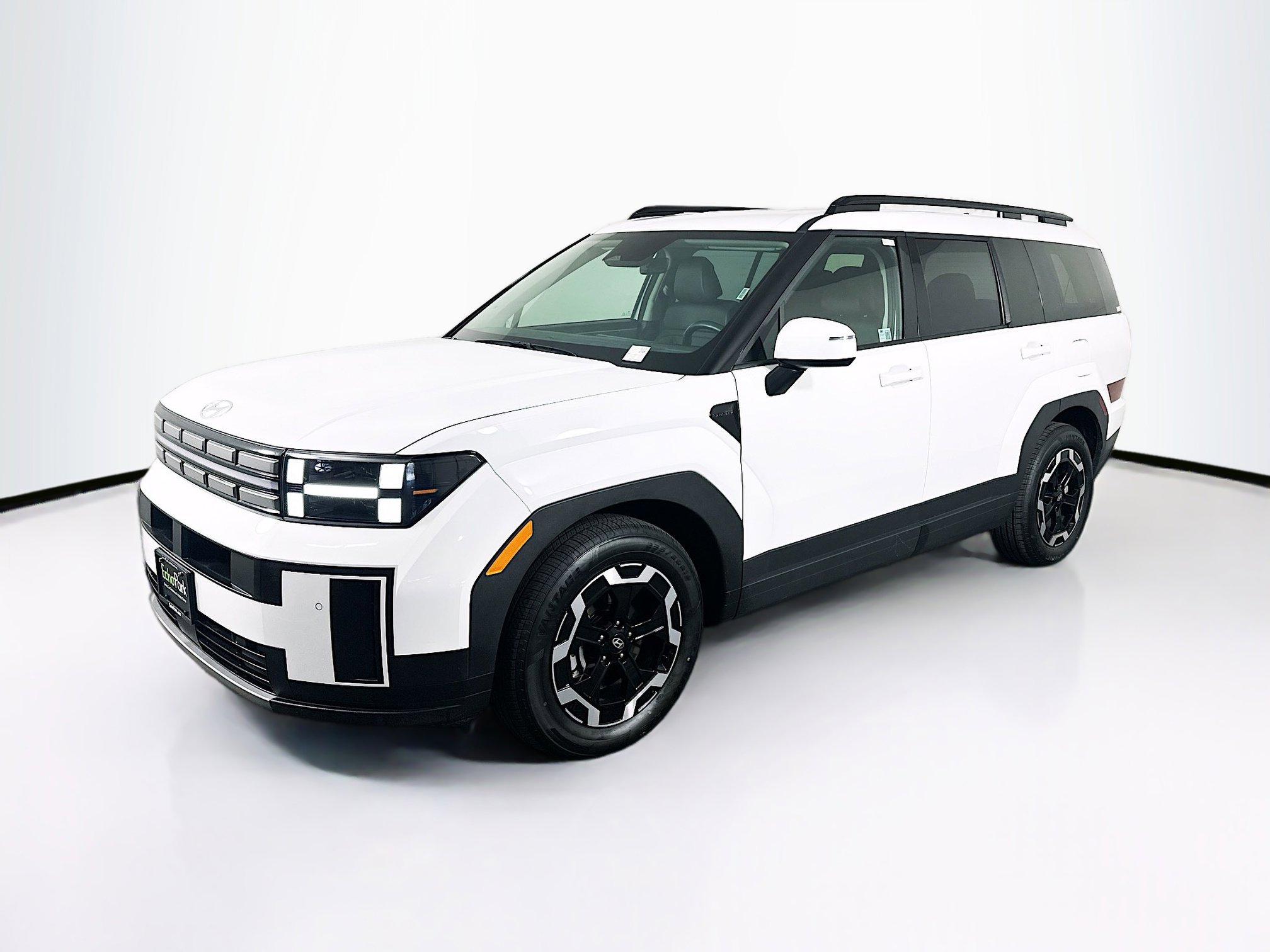 Used 2025 Hyundai Santa Fe SEL image 3