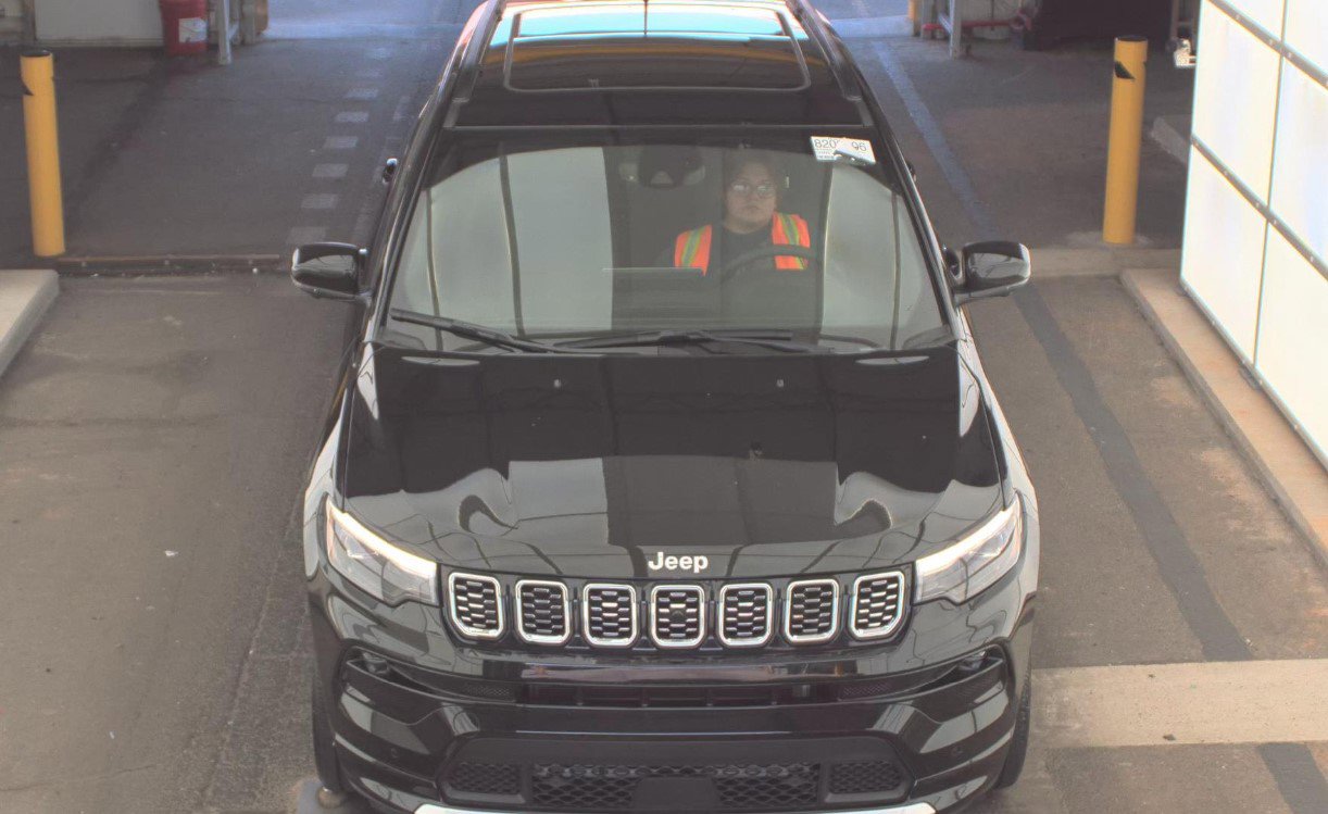 Used 2025 Jeep Compass Limited w/ Elite Group image 3