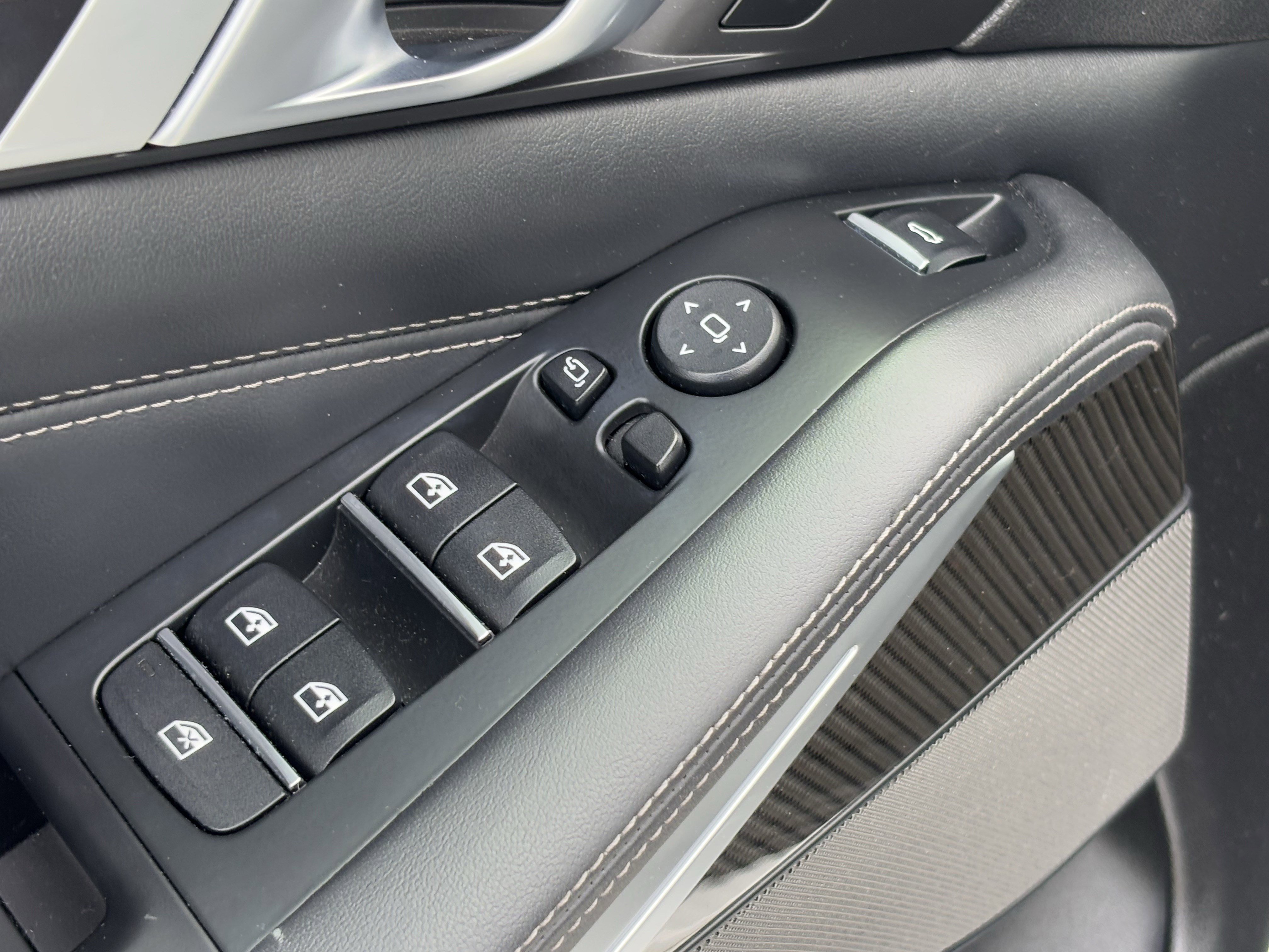 Used 2021 BMW X5 M50i w/ Premium Package image 15