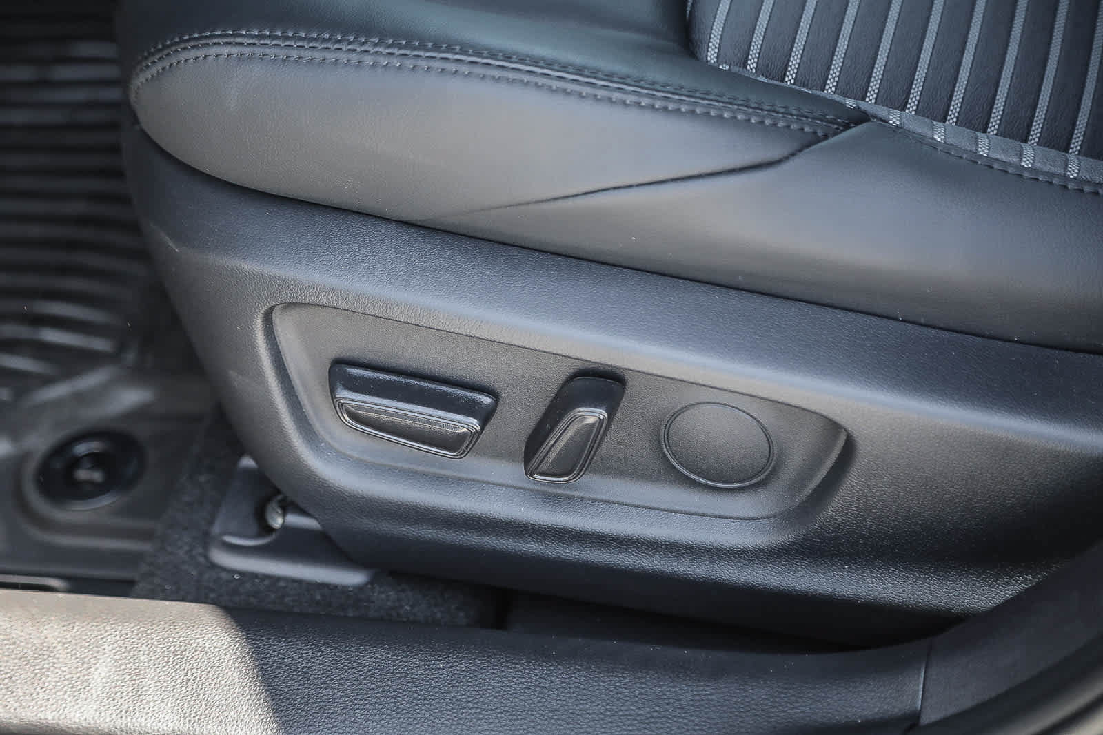 Used 2026 Toyota Corolla XSE FWD image 19
