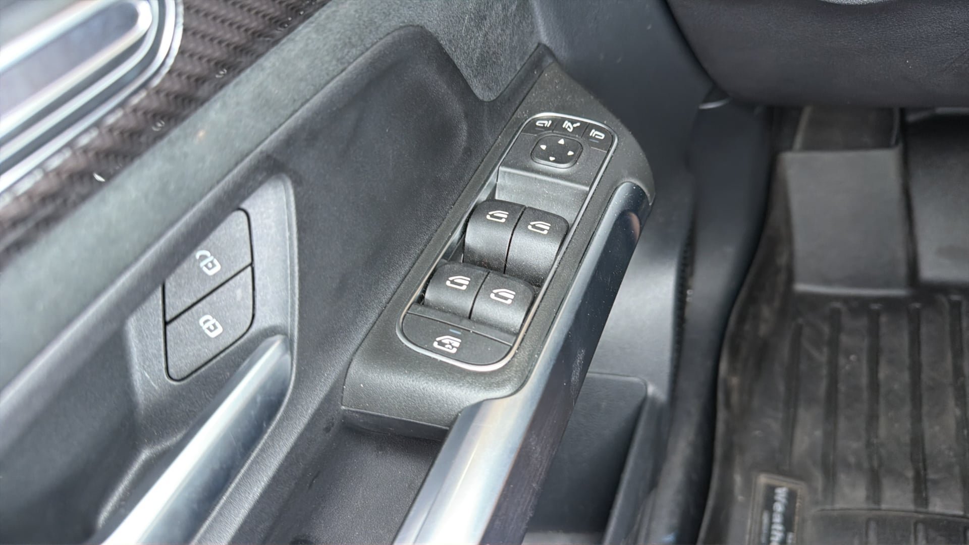 Used 2025 Mercedes-Benz GLB 250 image 19