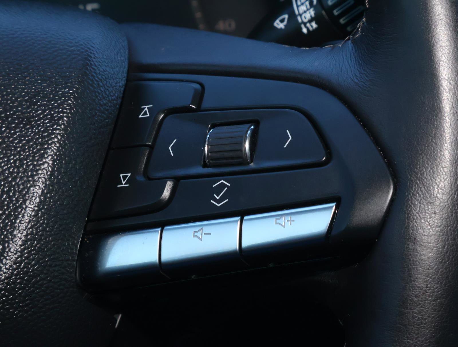 Used 2023 Cadillac XT4 Luxury w/ Cold Weather Package image 29